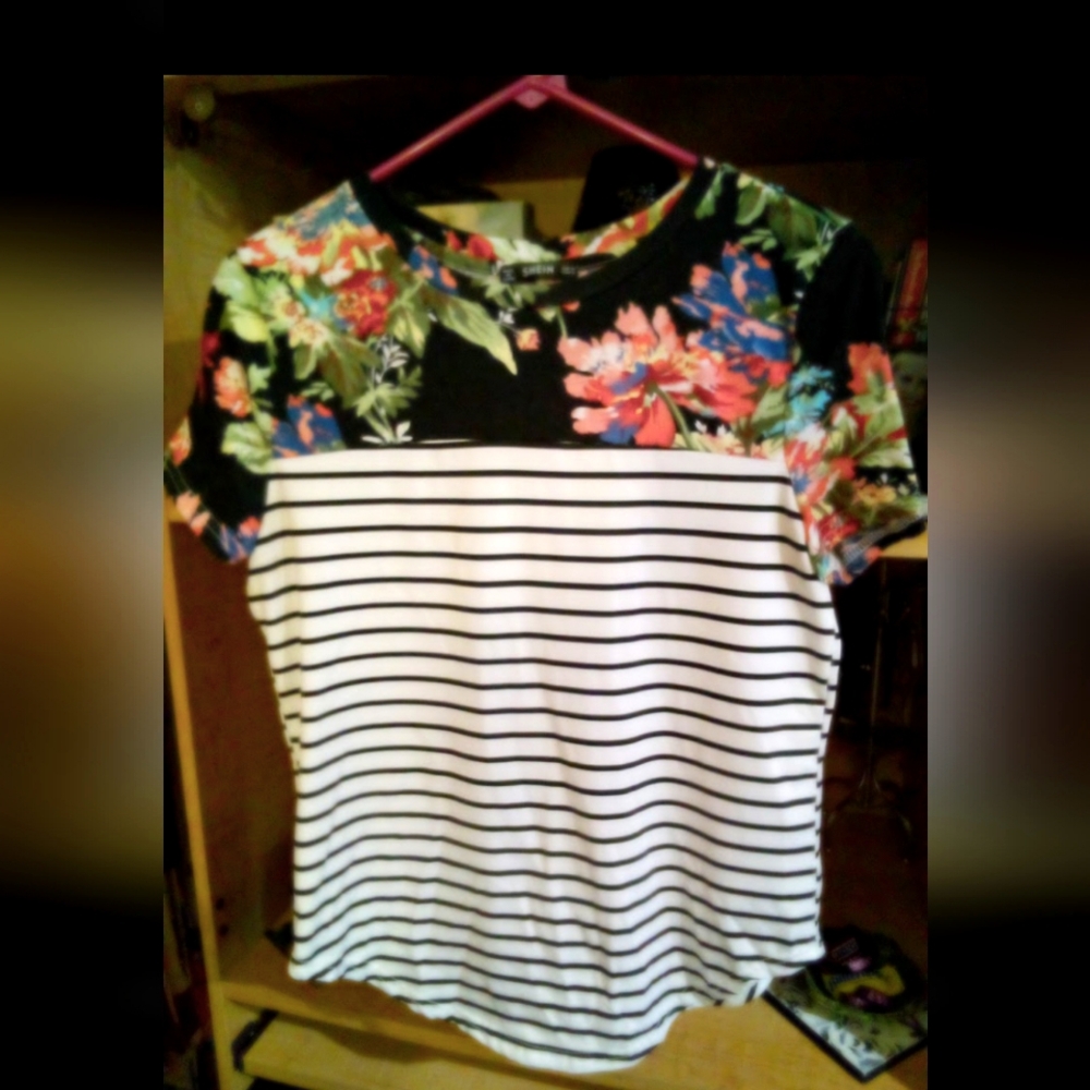 🎈SHEIN🎈BUY 1 GET 1 FREE💥Striped Floral Top Sz M